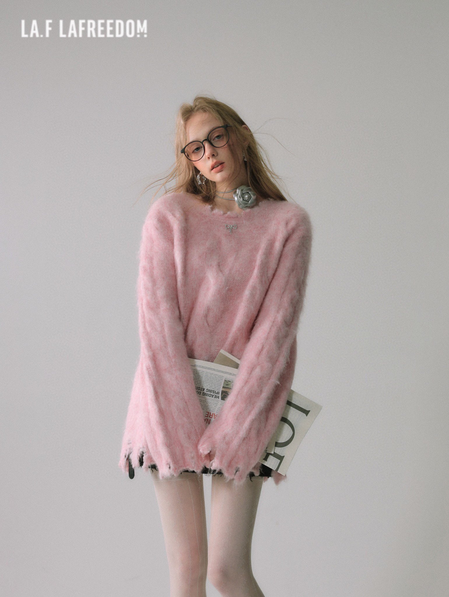 La Freedom Relaxed Frayed Chenille Sweater-Pink