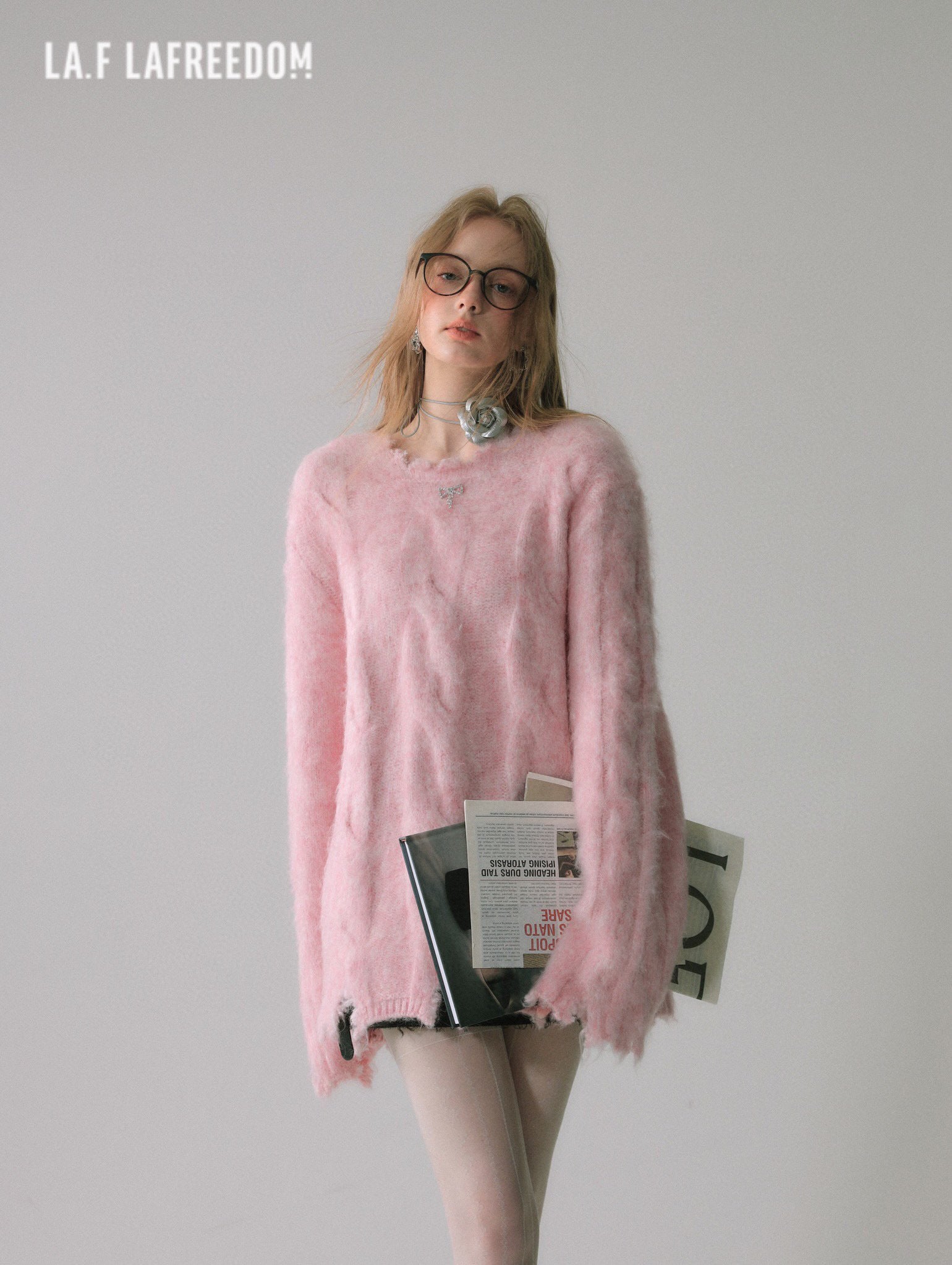 La Freedom Relaxed Frayed Chenille Sweater-Pink