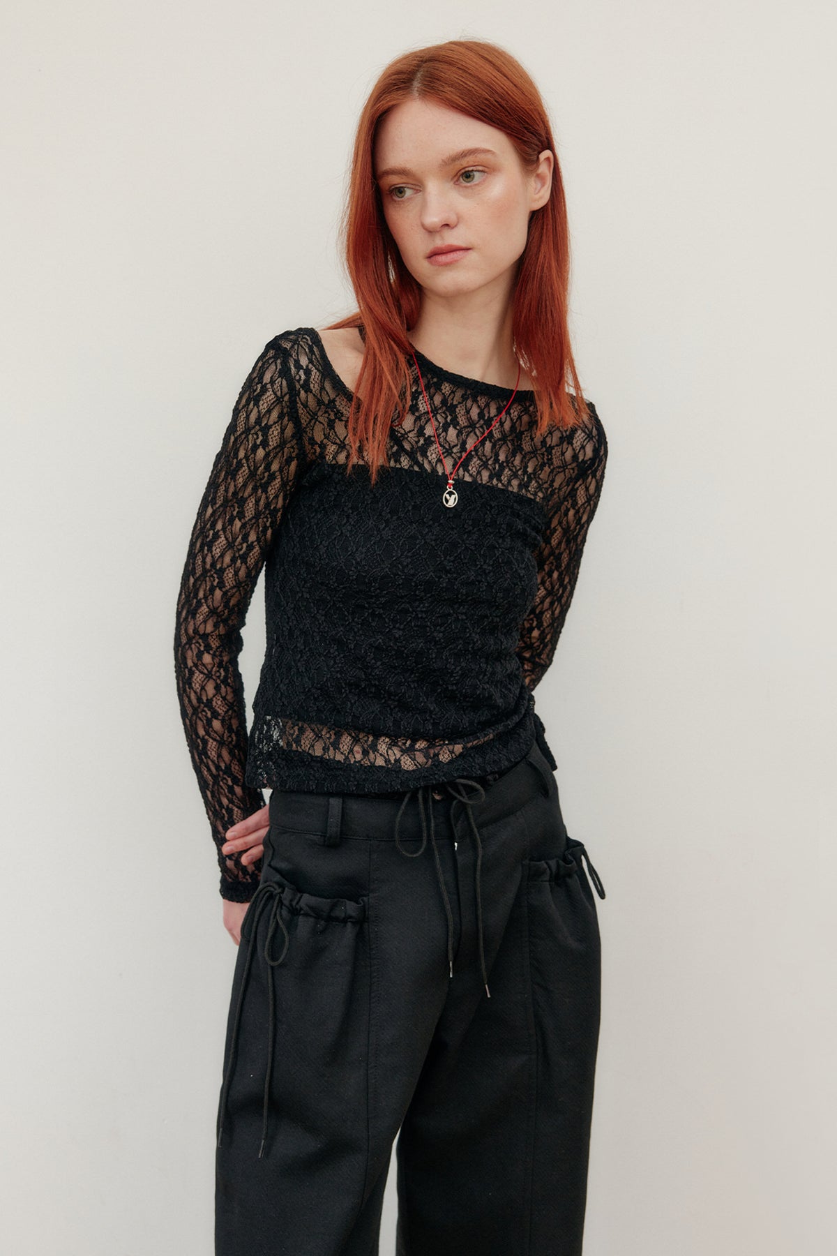 YUSE CUT OUT LACE SHIRRING TOP - BLACK